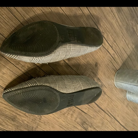 FLAT - Picture 3 of 3